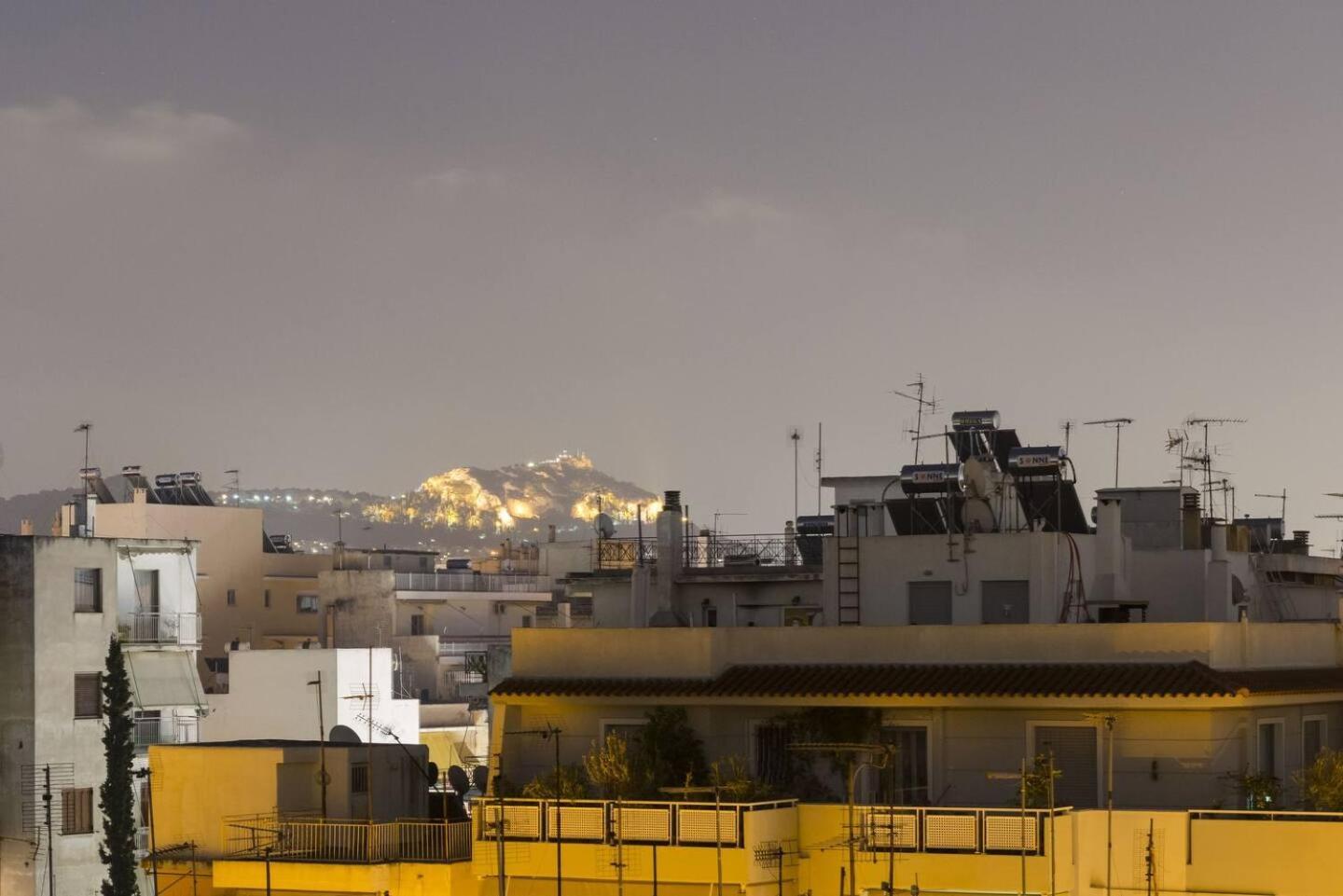 Ma Maison Nο 1, Penthouse, Acropolis And Lycabettus View, Ultra High Speed Internet 300 Mbps, 15' To Acropolis By Metro, 1' From Metro Station Ateny Zewnętrze zdjęcie